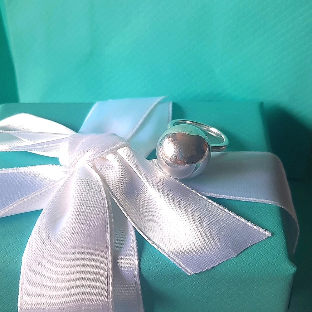 Tiffany & Co. Ball Ring with Gift Bag & Box Set 🌟 - Picture 6 of 11